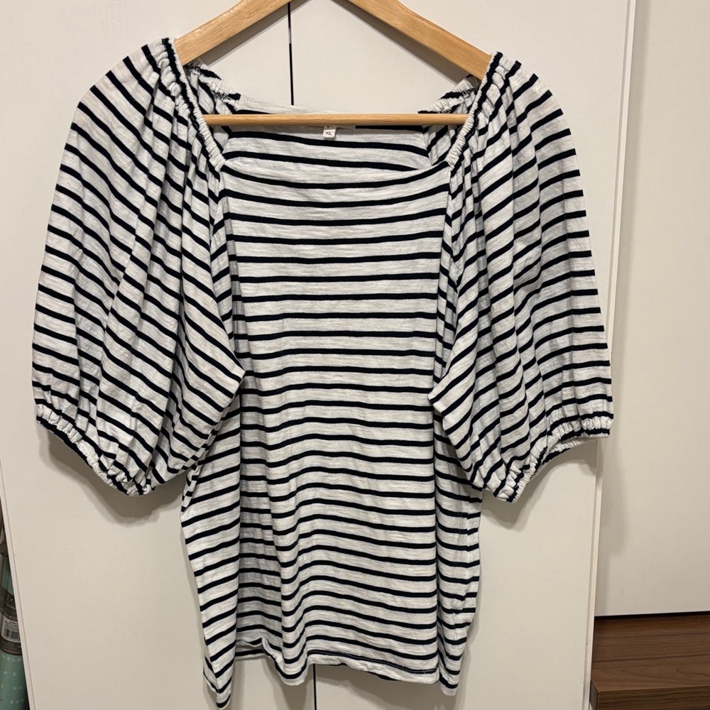 XL Striped Black and White Puff Sleeve Top